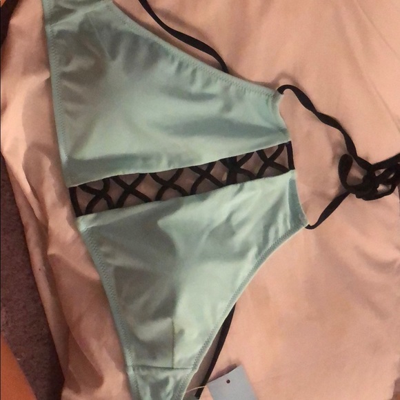 Bikini - Picture 1 of 1